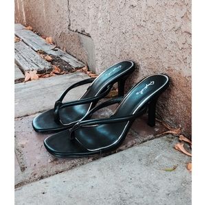 🚨//Girls night out Collection//Black thong sandal